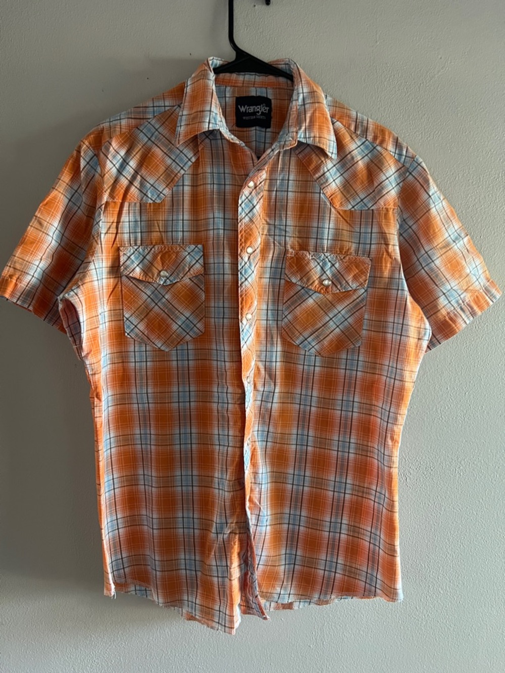 Wrangler men’s pearl snap shirt size medium